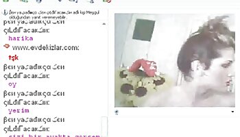 La abuela cachonda Jana da la cabeza y se folla en el sofá