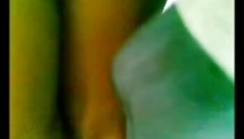 MILF caliente se folla a una cachonda pawndude por dinero en efectivo