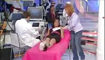 MILF británica caliente jugando con su coño
