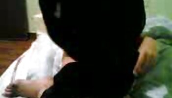 Latinos calientes jugando con sus ejes