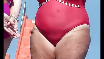 Exxxtra small - La prueba más grande para la niña más pequeña