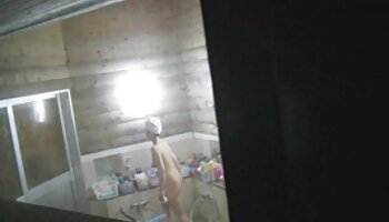 Novio flexible y deportivo disfruta del sexo en el gimnasio con su entrenador musculoso