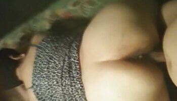 Enorme tit cougar con el pelo oscuro