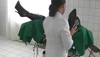 Gays cachondos se besan desnudos
