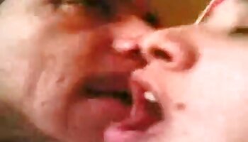 Me encanta enterrar mi cara en su coño húmedo sin pelo